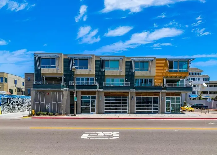 Ocean View 3 Bedrooms Condo, Just Steps From The Park, Pier & Water!