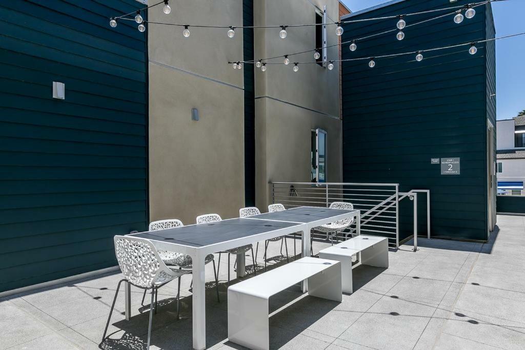 Ocean View 3 Bedrooms Condo, Just Steps From The Park, Pier & Water! Holiday home *