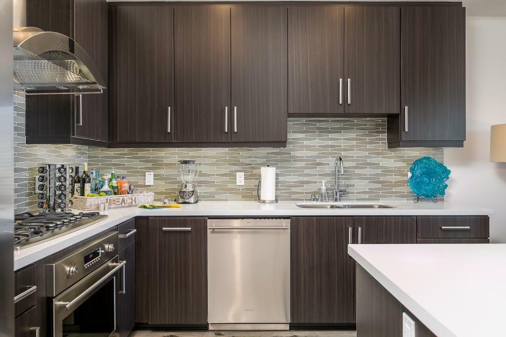 Holiday home Ocean View 3 Bedrooms Condo, Just Steps From The Park, Pier & Water!