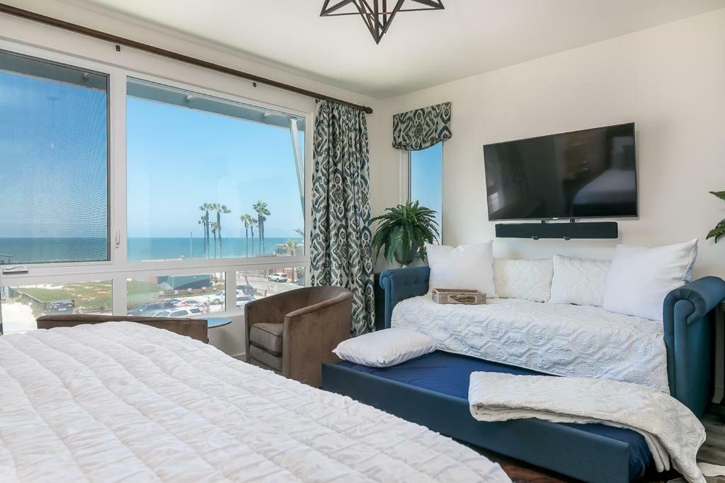 Holiday home Ocean View 3 Bedrooms Condo, Just Steps From The Park, Pier & Water!