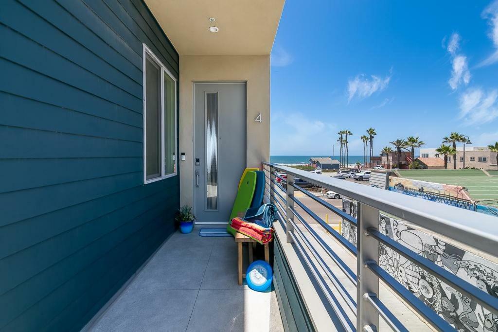 Ocean View 3 Bedrooms Condo, Just Steps From The Park, Pier & Water! Holiday home *