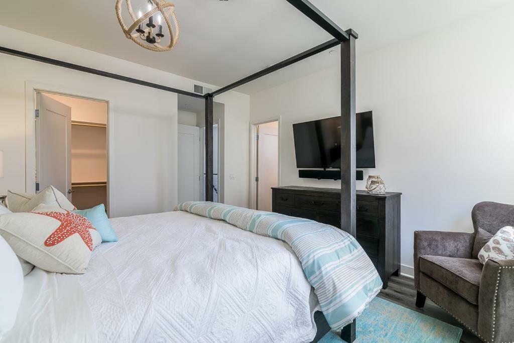 Ocean View 3 Bedrooms Condo, Just Steps From The Park, Pier & Water! Imperial Beach