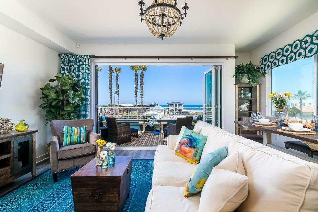 Holiday home Ocean View 3 Bedrooms Condo, Just Steps From The Park, Pier & Water! *