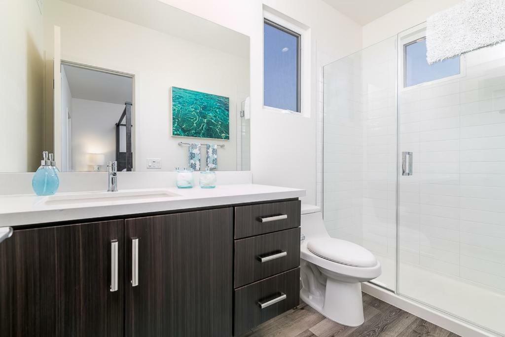 Ocean View 3 Bedrooms Condo, Just Steps From The Park, Pier & Water! Holiday home
