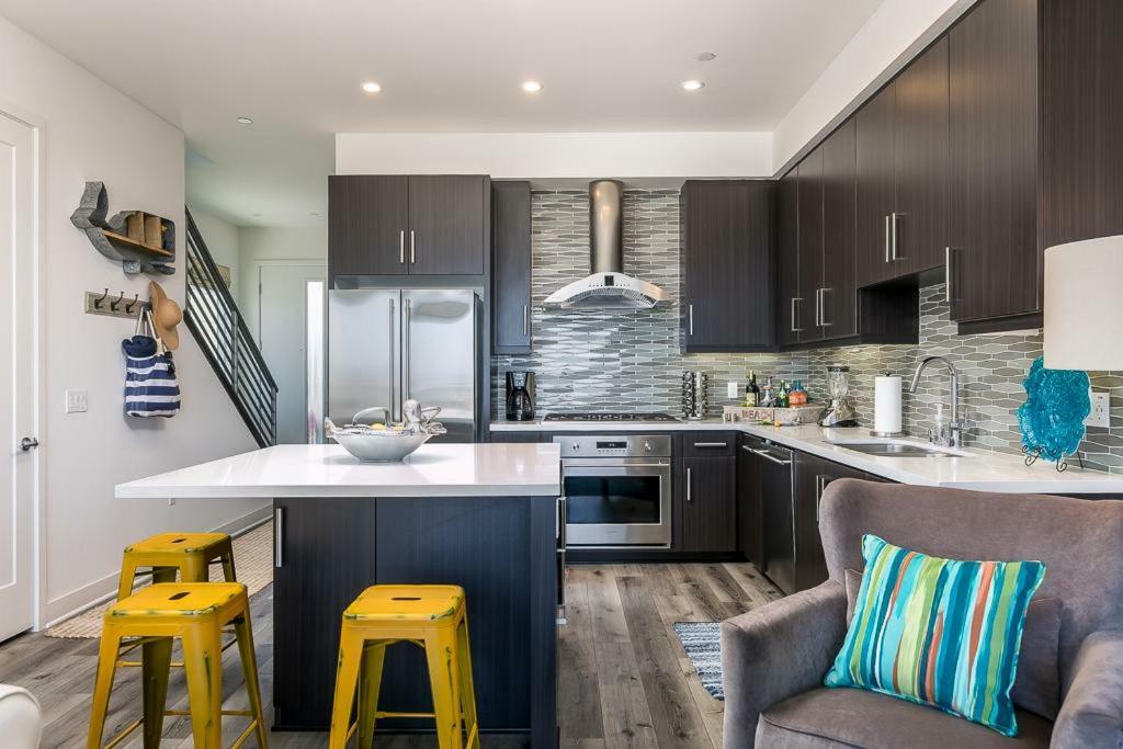 Ocean View 3 Bedrooms Condo, Just Steps From The Park, Pier & Water! Imperial Beach